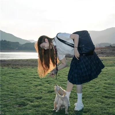 窃窃私语
